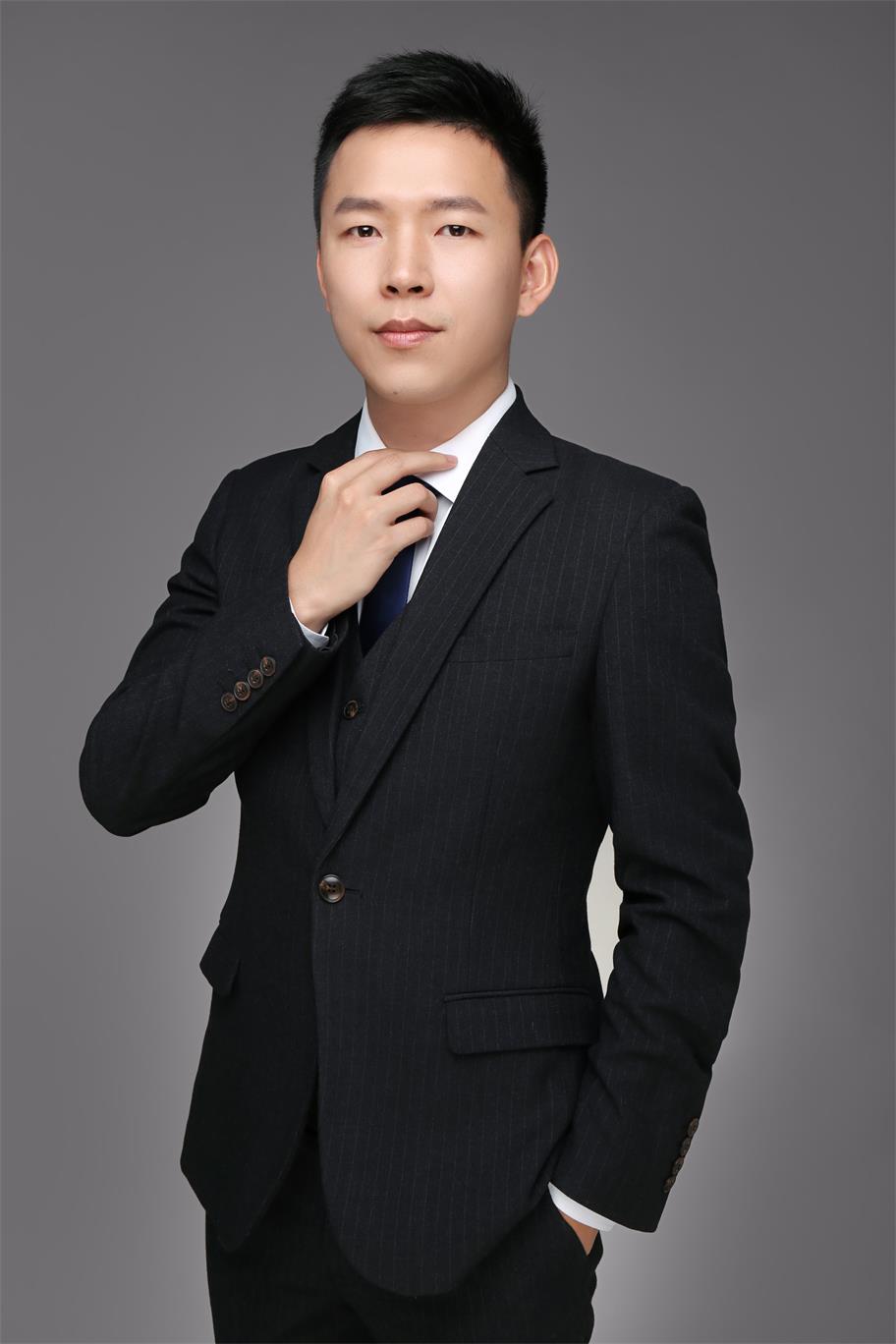 鲜余泽 调色与视觉增强负责人